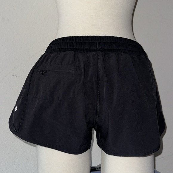 Lululemon Hotty Hot Short Black (First Release) *2.5" size 6 - Picture 10 of 16